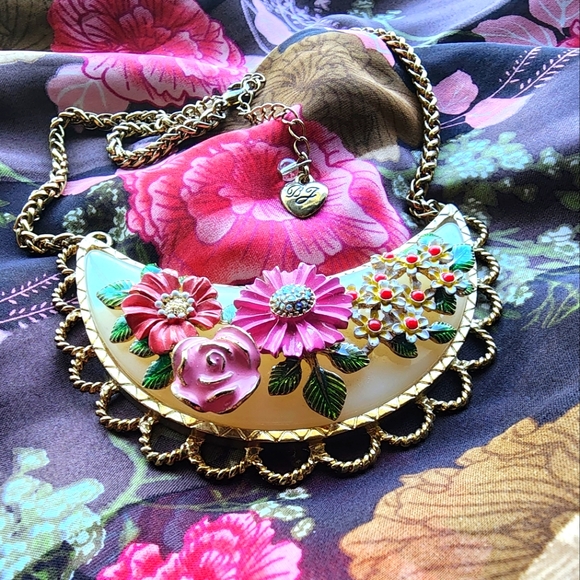 Betsey Johnson bib - Picture 2 of 4